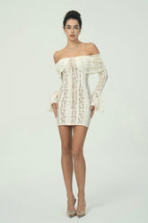 Çan Kollu Şık Omuzları Açık Dantel Mini Elbise