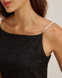 Sueña™ Siyah Dokulu Vücuda Oturan Boncuklu Askılı Midi Elbise