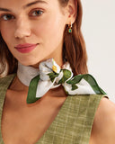 Sueña™ Beyaz Çiçekli Saten Eşarp