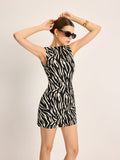 Şık Sırt Açık Zebra Desenli Elbise