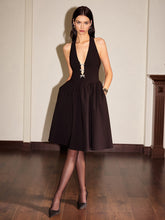 Fiyonk Dekor Kesimli Pileli Kısa Elbise