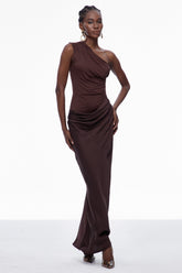 Beres Tek Omuzlu Saten Uzun Kahverengi Elbise