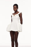 Cecilija Omuz Açık Volanlı Beyaz Mini Elbise