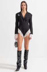 Beyaz Dantel Süslemeli Zarif Blazer Bodysuit