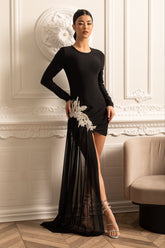 Beyaz Kalça Detaylı ve Şeffaf Uzun Etek Uzantılı Asimetrik Vücuda Oturan Elbise – Siyah