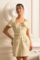 Eşleşen Kemerli Broş Dokulu Mini Elbise