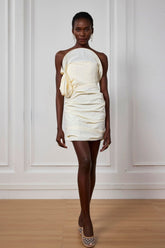 Beyaz İncili Büküm Dantelli Düşük Omuz Mini Elbise