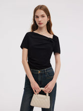 Asetat Karışımlı Asimetrik Yaka Kadın Tişörtü