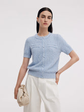 Yıpranmış Kenarlı Kadın Örgü Üst