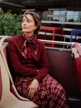 %100 Yün Harf İşlemeli Kadın Hırka