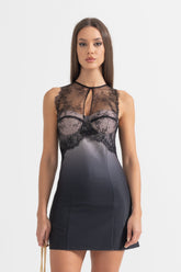 Dantel Vurguları Olan Mini Elbise