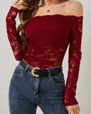 Kırmızı Çiçekli Omuzdan Açık İnce Tişört