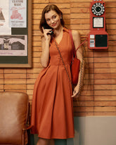 Kırmızı Düğmeli Kolsuz Midi Elbise