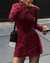 Kırmızı Çiçekli Yuvarlak Yaka Mini Elbise