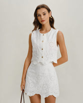 Beyaz Jakarlı Tek Sıra Yelekler