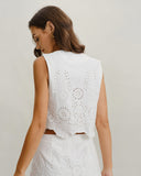 Beyaz Jakarlı Tek Sıra Yelekler