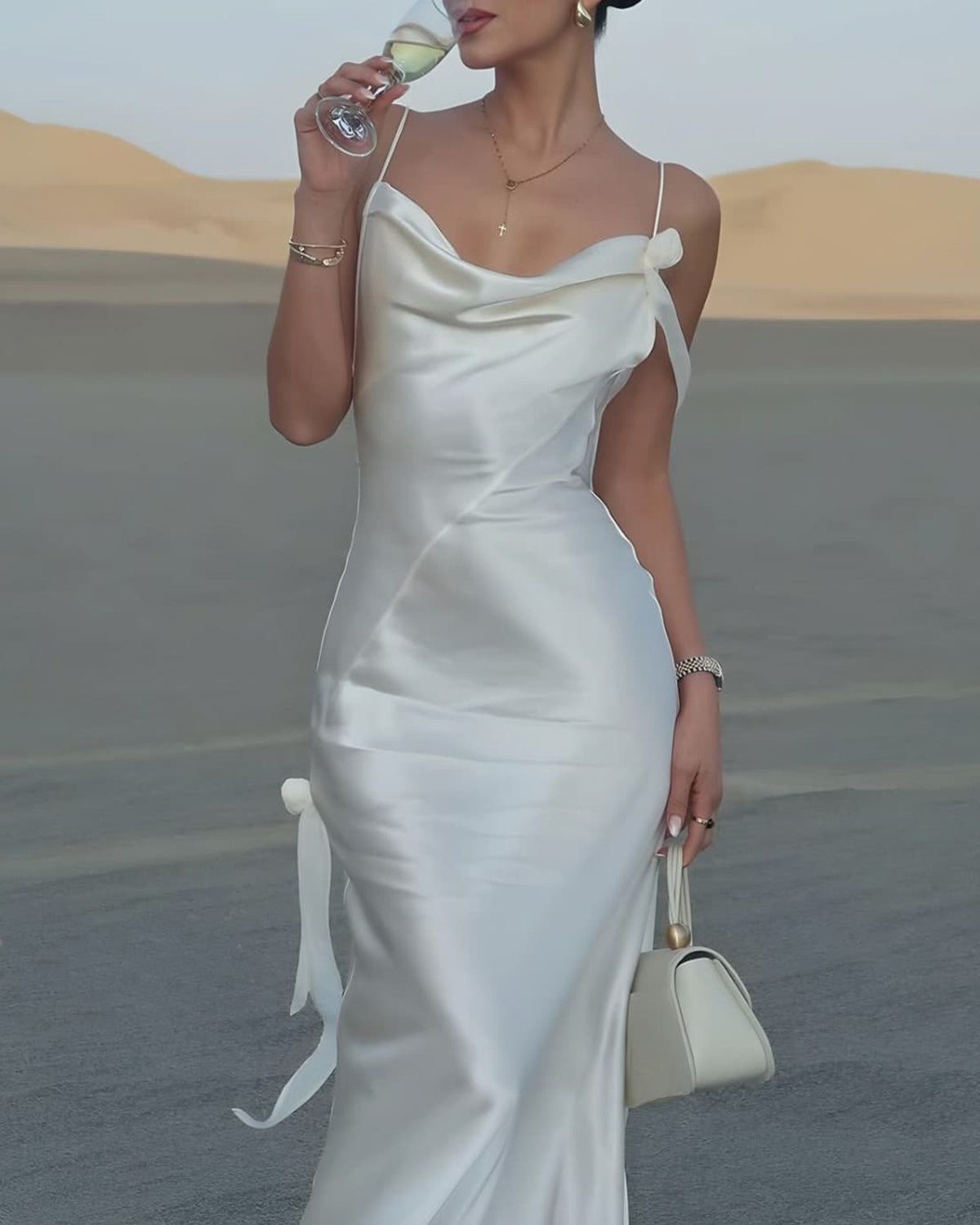 Sueña™ Bej Kıvrımlı Sırtı Açık Slip Uzun Elbise