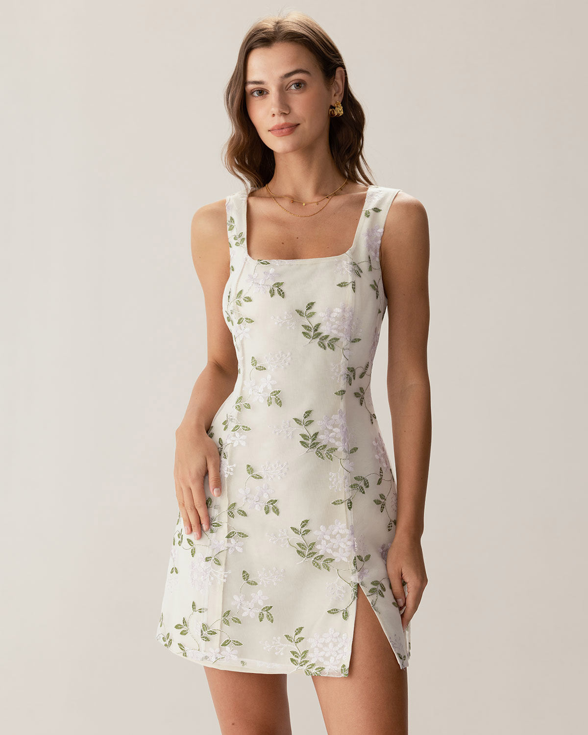 Sueña™ Bej Kare Yaka Nakışlı Yırtmaçlı Slip Mini Elbise