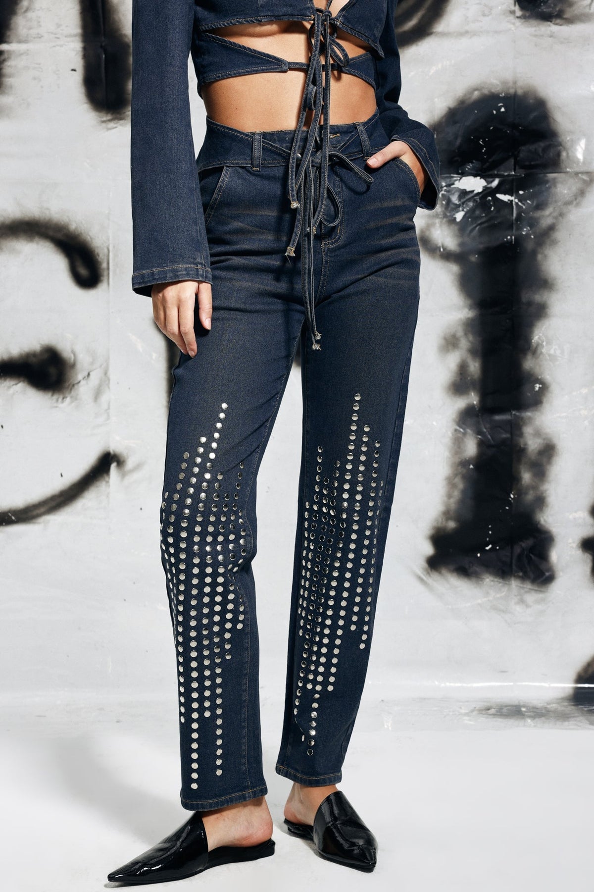 Cosette Bağcıklı Zımbalı Jean