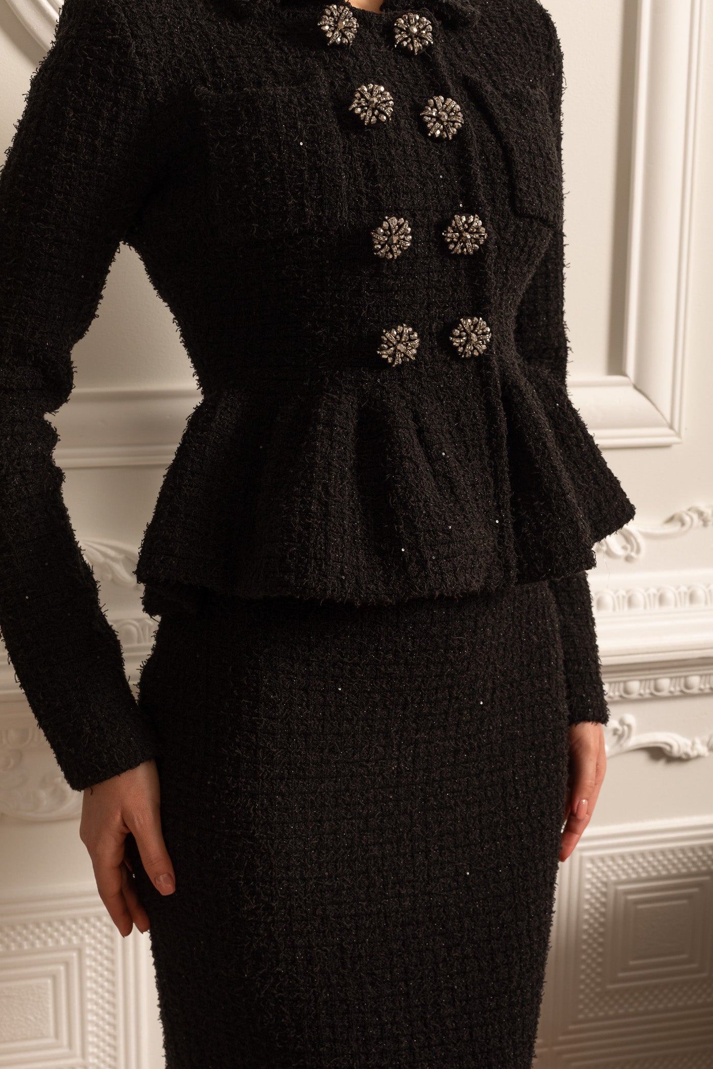 Peplum Belli ve Dekoratif Düğmeli Örme Dokulu Elbise
