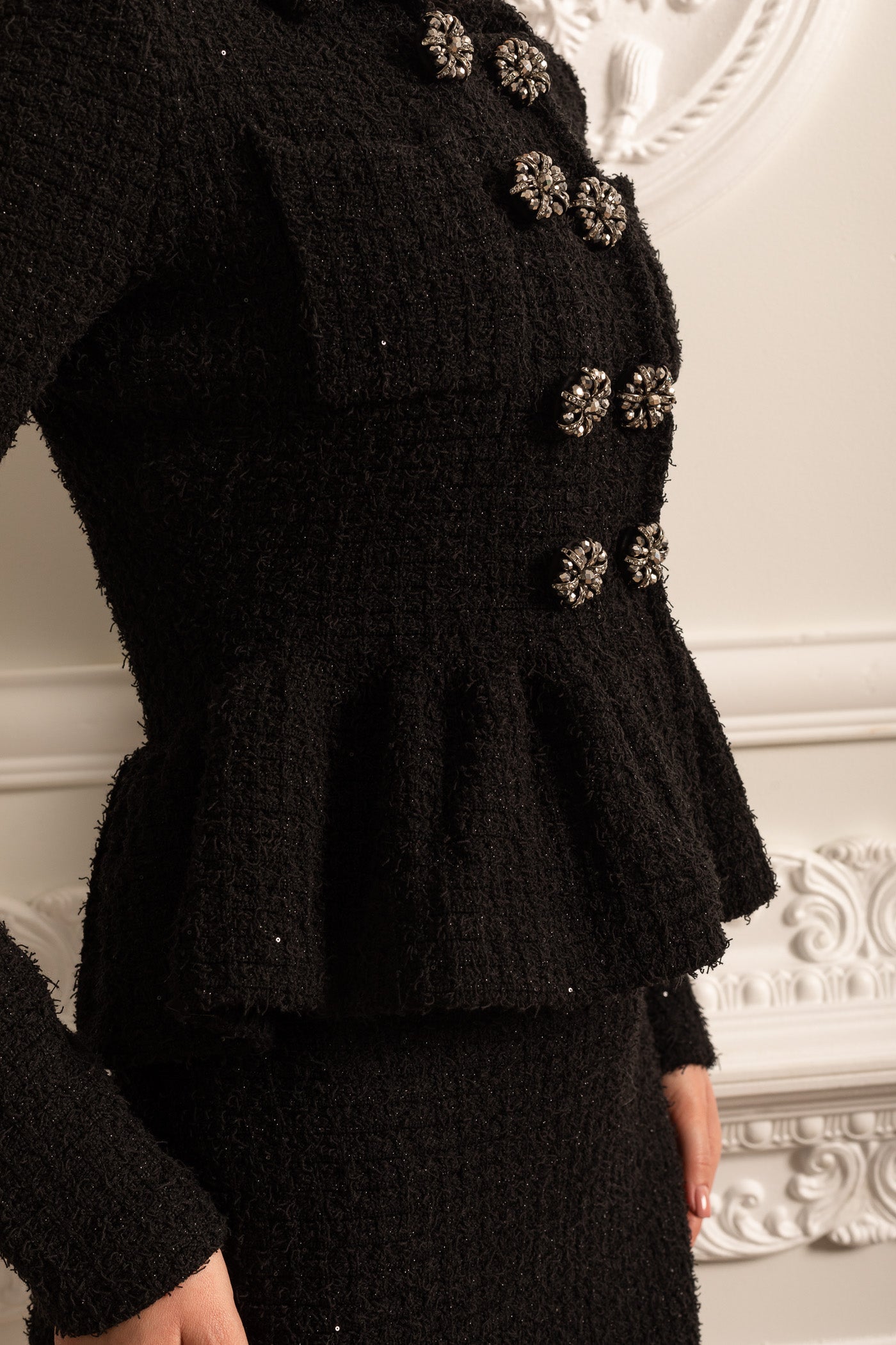 Peplum Belli ve Dekoratif Düğmeli Örme Dokulu Elbise