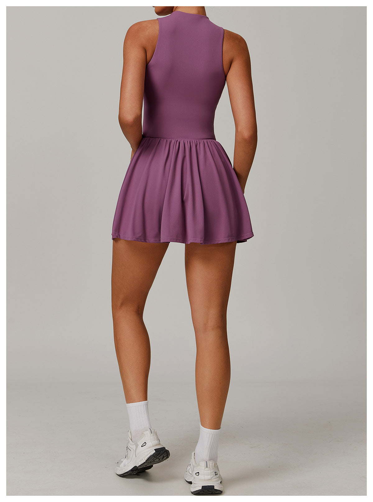Yüksek Yaka Tenis Elbisesi