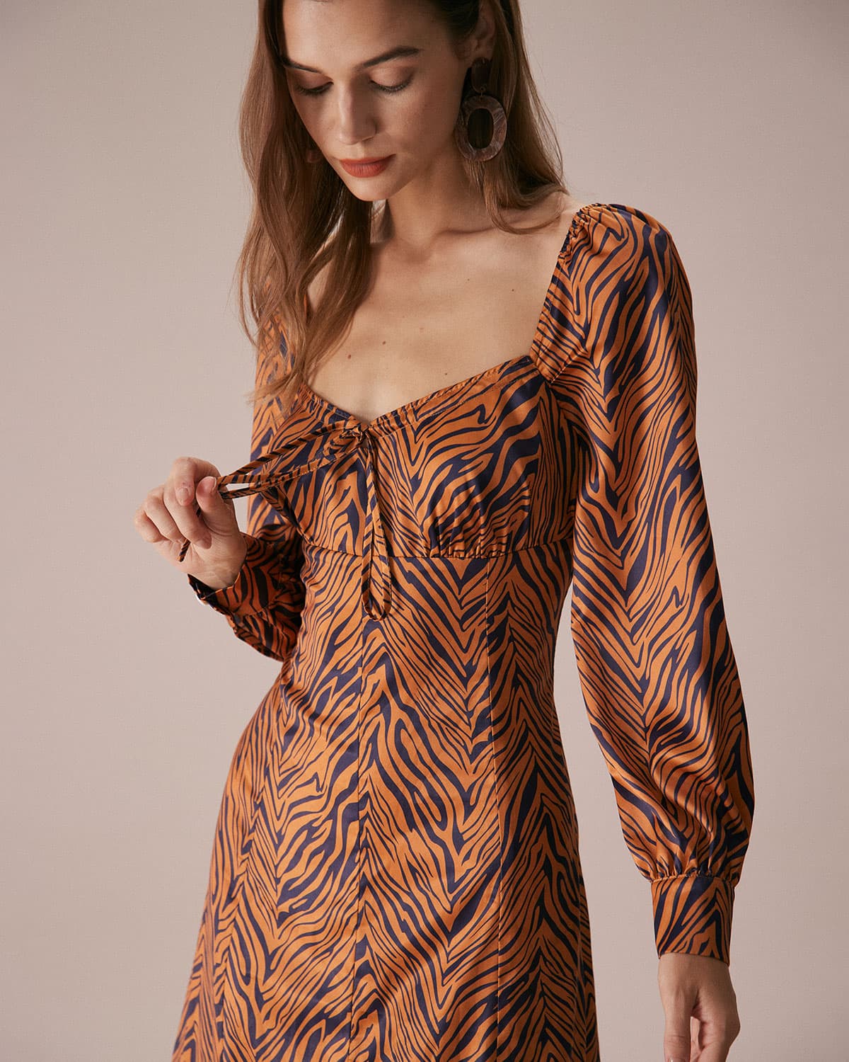 Sueña™ Kahverengi Kalp Yaka Zebra Maxi Elbise