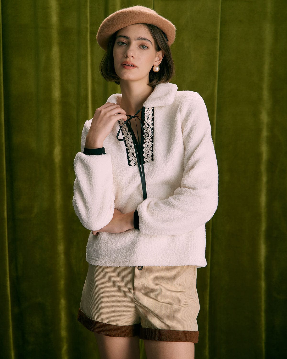 Bej V Yakalı Eklenmiş Teddy Sweatshirt