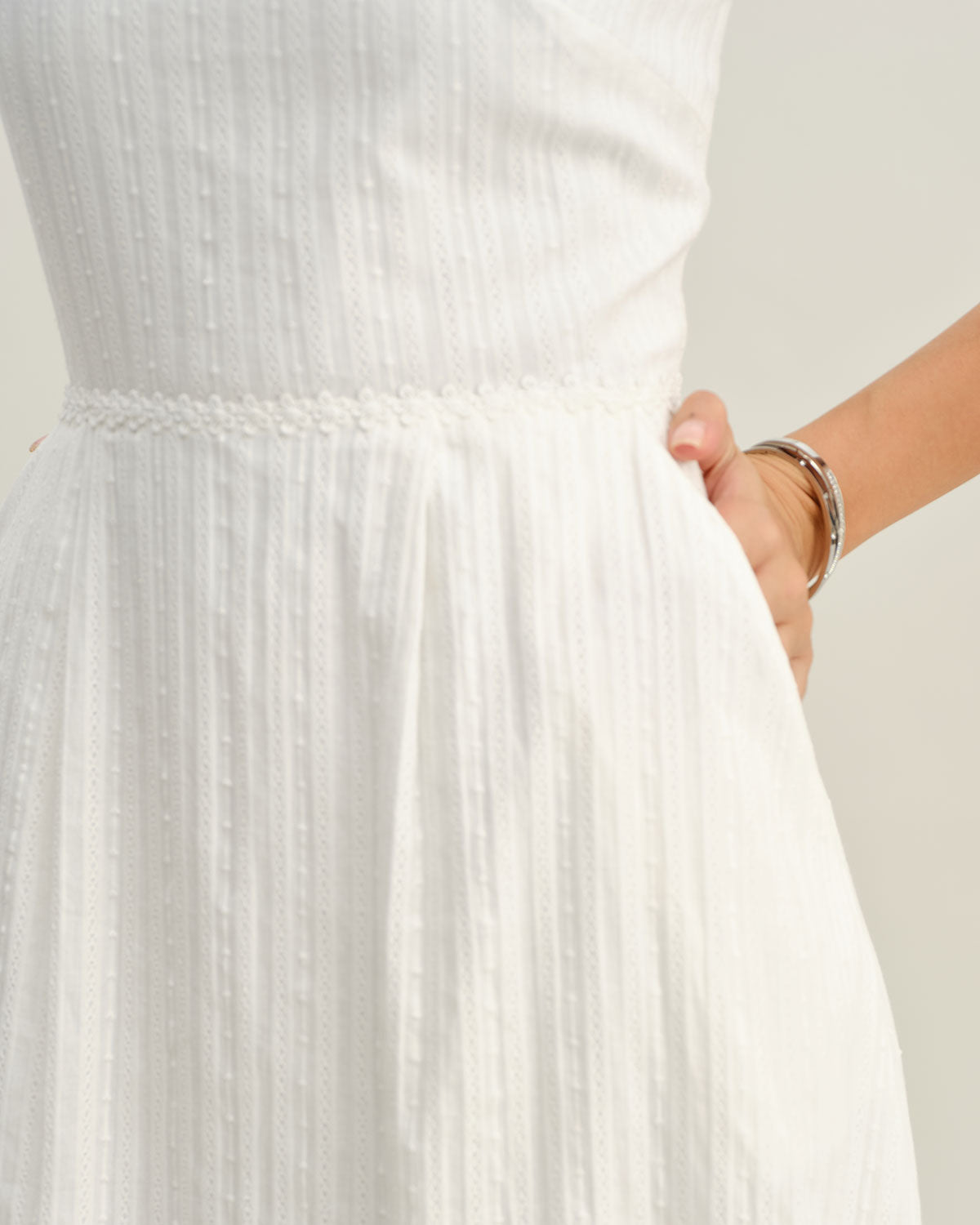 Sueña™ Beyaz Cepli A Kesim Slip Midi Elbise