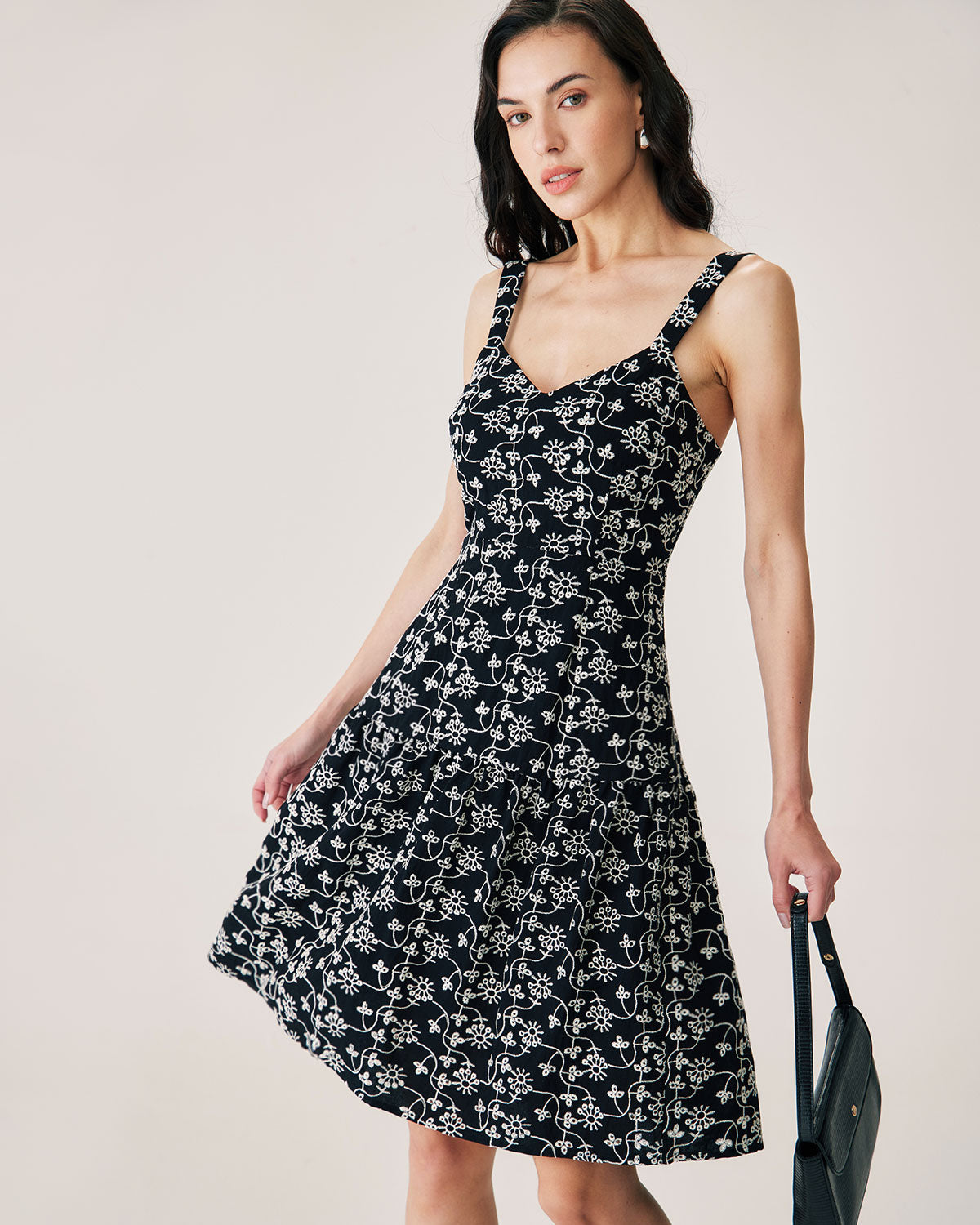 Sueña™ Siyah Çiçek Nakışlı Slip Midi Elbise
