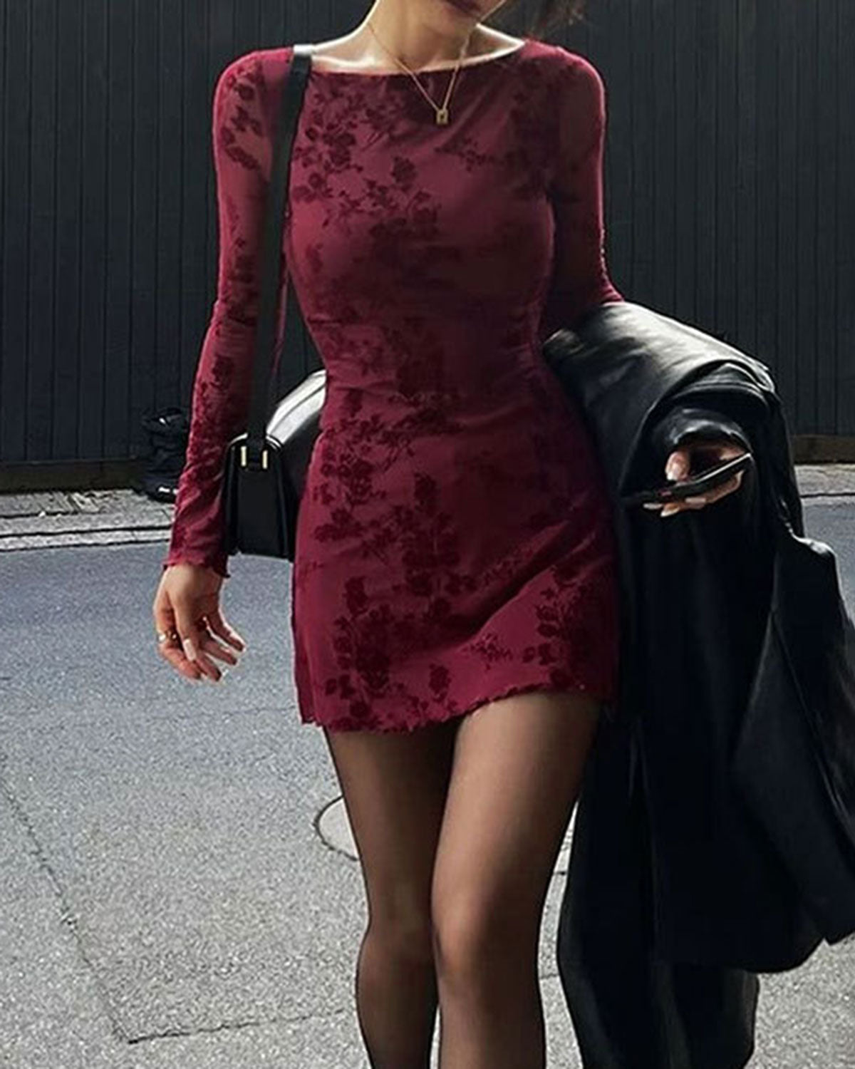 Kırmızı Çiçekli Yuvarlak Yaka Mini Elbise
